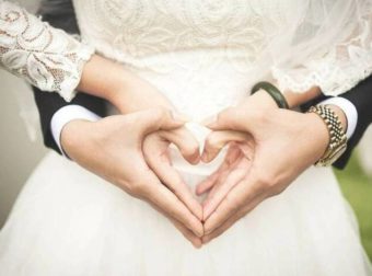 Χαμός σε γάμο: Εμφανίστηκε ξαφνικά η πρώτη γυναίκα του γαμπρού – «Πάγωσαν» με αυτό που αποκάλυψε