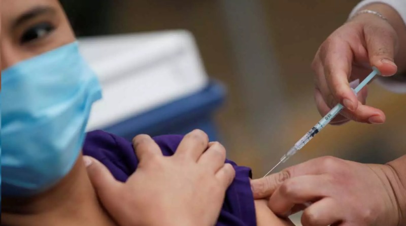 Στην εντατική με εγκεφαλομυελίτιδα 32χρονη γιατρός μετά το εμβόλιο κατά του κορονοϊού