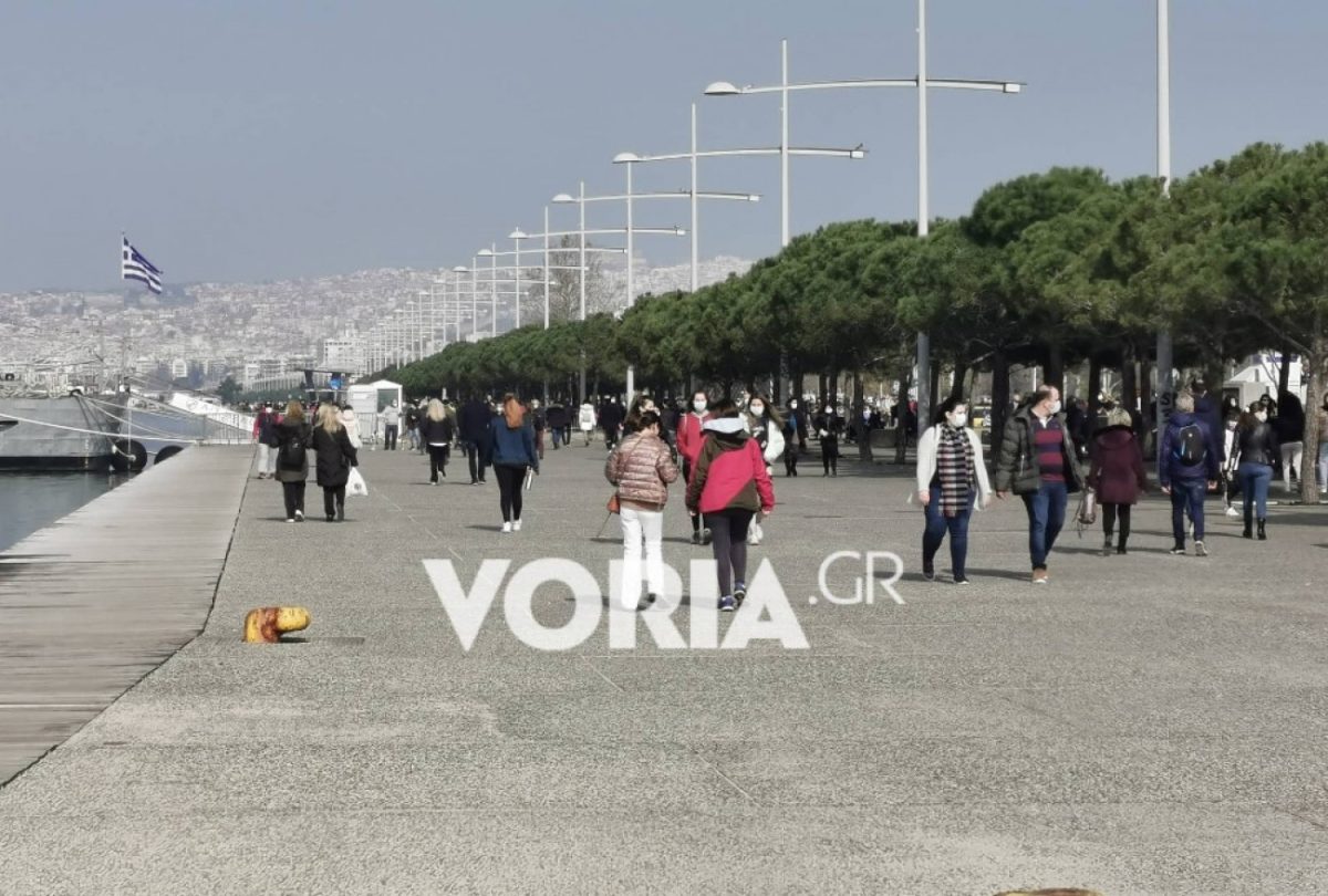 Θεσσαλονίκη: Γεμάτη από κόσμο η Νέα Παραλία παρά τα νέα αυστηρά μέτρα (φωτο+vid)