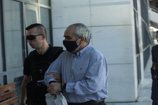 Δίκη «Ψευτογιατρού»: Ζητά προκλητικά από τα θύματά του να τον συγχωρέσουν – «Να είστε καλοί Xριστιανοί» (video)