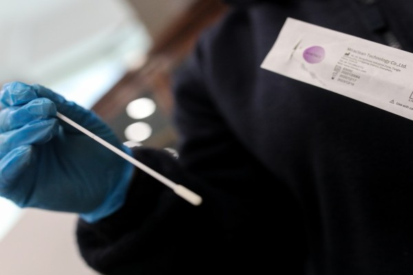 Συναγερμός από τον ΕΟΦ: Ανακαλεί άμεσα rapid test!