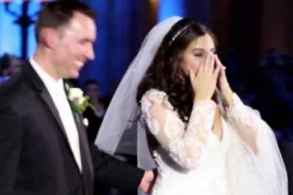 Νύφη νομίζει ότι ο «άσχετος» Dj κατέστρεψε τον γάμο της μέχρι που γυρίζει το βλέμμα της στη σκηνή – Viral
