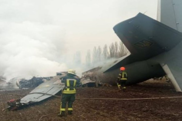 Εισβολή στην Ουκρανία: Η Ρωσία κατέρριψε στρατιωτικό αεροσκάφος με 18 επιβαίνοντες  – Κόσμος