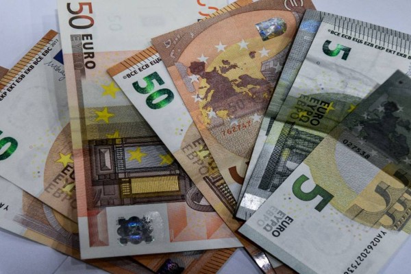 Εισφοράς αλληλεγγύης: Πόσο αυξάνονται μισθοί και συντάξεις με την κατάργησή της – Αναλυτικά παραδείγματα