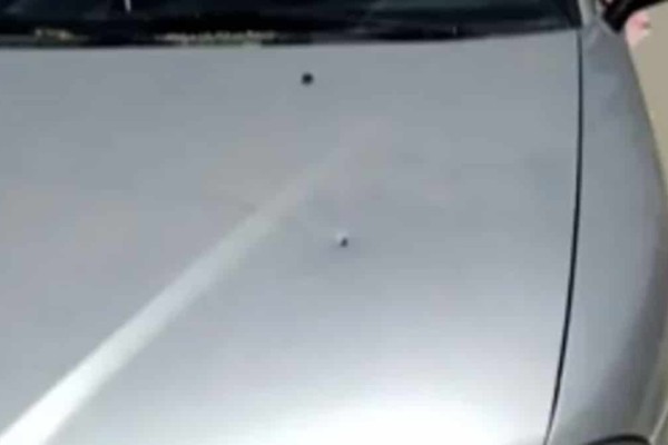 Ερέτρια: Σφαίρες «καρφώθηκαν» στο καπό του αυτοκινήτου – Τρομοκρατημένα τα παιδιά του οδηγού – Ελλάδα