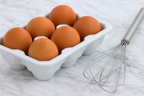 Ξεχάστε αυτά που ξέρατε: Αυτός είναι ο σωστός τρόπος να να αποθηκεύσετε τα αυγά – Σπίτι