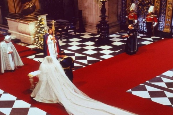 Έξαλλος ο Κάρολος με την πριγκίπισσα Νταϊάνα την ημέρα του γάμου τους – Αυτό το λάθος όνομα είπε ενώ τους πάντρευαν… – Retromania