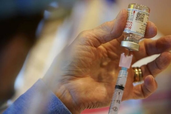 Κορωνοϊός: Τελικά πόσες αναμνηστικές δόσεις εμβολίου θα χρειαστούμε; Τι απαντά η επιστήμη – Ελλάδα