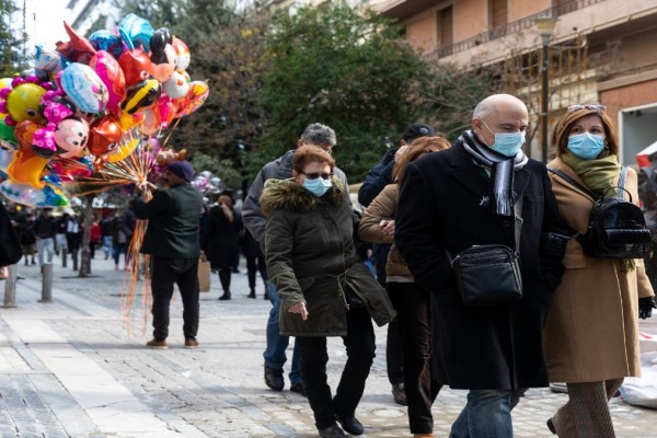 Κορωνοϊός – Άρση μέτρων: Παραμένει η μάσκα σε εσωτερικούς και εξωτερικούς χώρους – Η απόφαση της Επιτροπής Εμπειρογνωμόνων – Ελλάδα