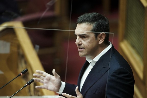 Οργισμένη παρέμβαση Τσίπρα στη Βουλή: “Ή είστε κατσαπλιάδες ή μας λέτε ψέματα!” – Πολιτική