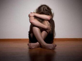 Βιασμός ανήλικης από τον πατέρα της: Συγκλονίζει το γράμμα που έγραψε το παιδί – «Είχα δώσει όρκο ότι δεν θα μιλήσω ποτέ»