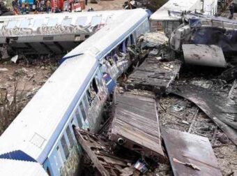 Τέμπη: «Ξεσκεπαστική» η εξεταστική για τη σιδηροδρομική τραγωδία – Το ξέσπασμα των συγγενών των θυμάτων