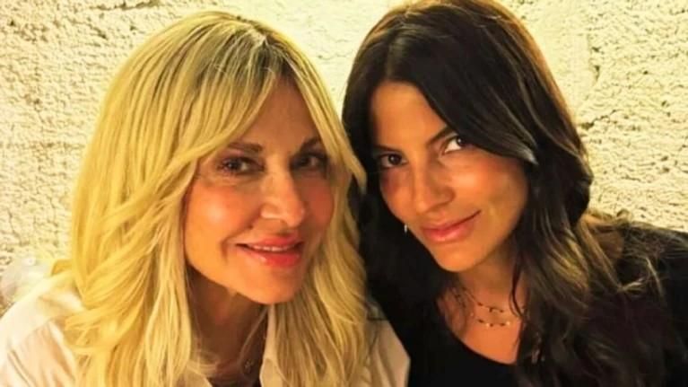 Άννα Βίσση: Έφυγε ταξίδι στην Ευρώπη με τη Δήμητρα Κούστα - Αναχώρησε χθες εν μέσω πολεμικού κλίματος με τον Καρβέλα